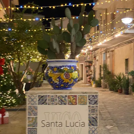 Lt Vico Santa Lucia 19